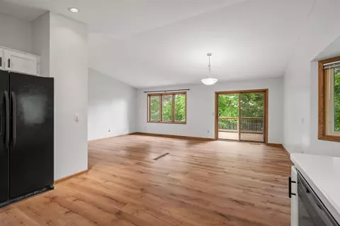 3958 Worchester Dr, Eagan, MN 55123 photo 17