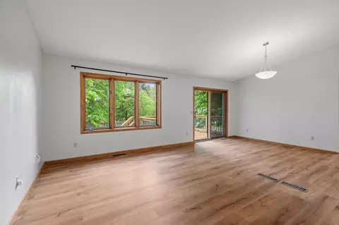 3958 Worchester Dr, Eagan, MN 55123 photo 9