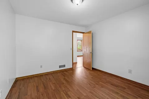 3958 Worchester Dr, Eagan, MN 55123 photo 19