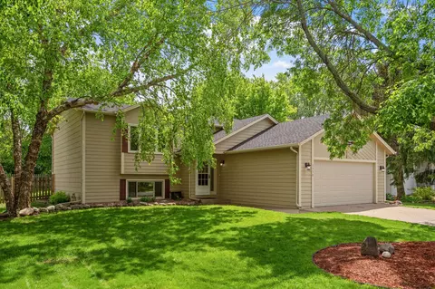 3958 Worchester Dr, Eagan, MN 55123