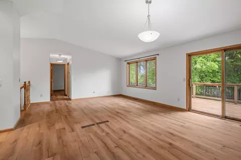3958 Worchester Dr, Eagan, MN 55123 photo 10