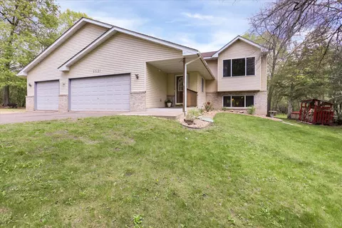 37121 Little Oak Ln, North Branch, MN 55056