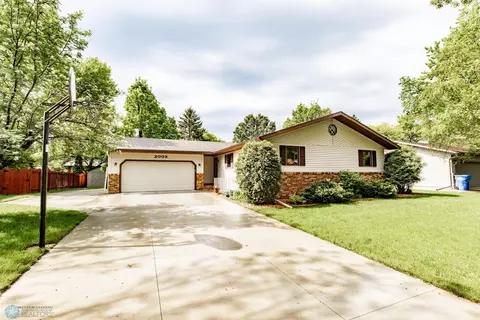 2008 25th Ave S, Fargo, ND 58103