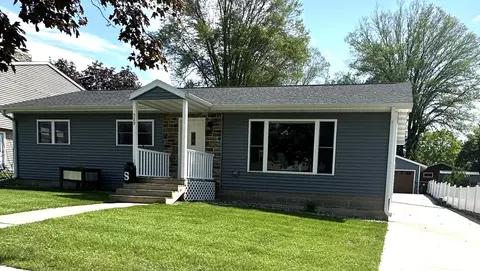 529 S 5th St, La Crescent, MN 55947