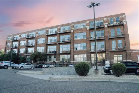 1901 E Hennepin Ave #206, Minneapolis, MN 55413