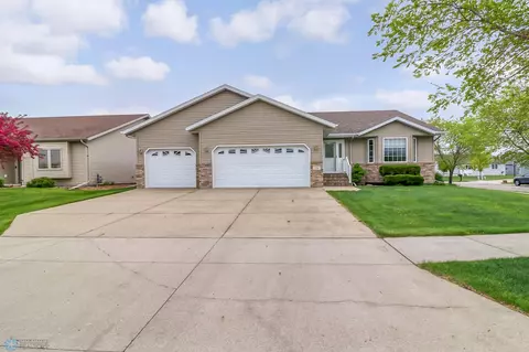 530 32 12 St N, Moorhead, MN 56560