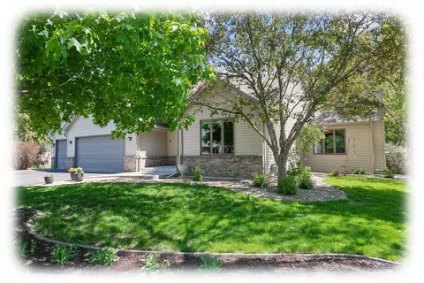 9500 Pineview Ln N, Maple Grove, MN 55369
