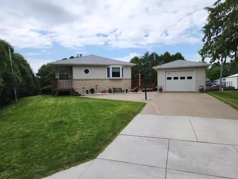 460 2nd St SW, Plainview, MN 55964
