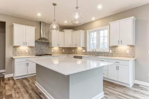 1927 Balsam Dr, Carver, MN 55315
