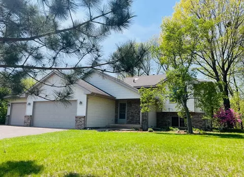 39148 Riverside Ct, North Branch, MN 55056