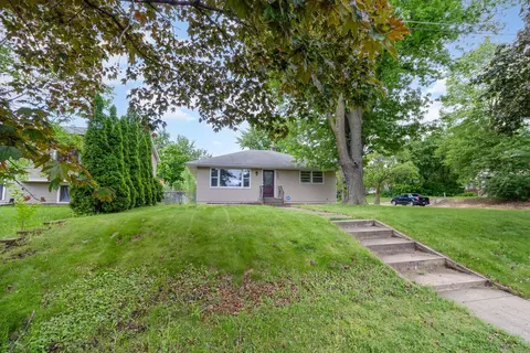 462 Ivy Ave E, Saint Paul, MN 55130