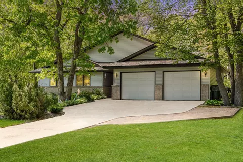 906 Geneva Dr, Alexandria, MN 56308