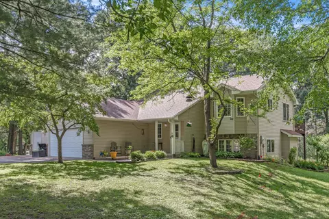 29392 Hillcrest Dr, Stacy, MN 55079