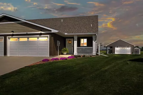 919 3rd Ave SE, Hayfield, MN 55940
