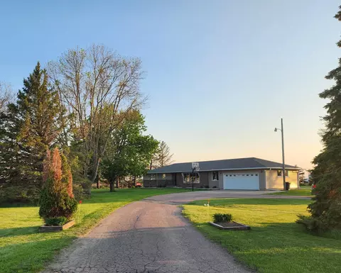 873 91st St, Pipestone, MN 56164