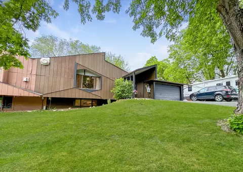 320 Cedar Ln, Montevideo, MN 56265
