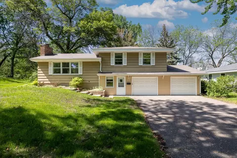 4430 W 82nd St, Bloomington, MN 55437