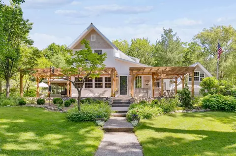 205 Juniper St, Mahtomedi, MN 55115