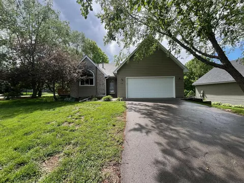 1436 Fallbrook Ln, Woodbury, MN 55125