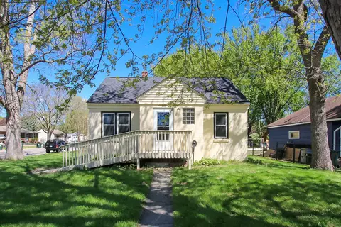 209 College Ave NE, Hutchinson, MN 55350