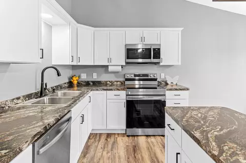 1884 Deer Hills Trl, Eagan, MN 55122 photo 10