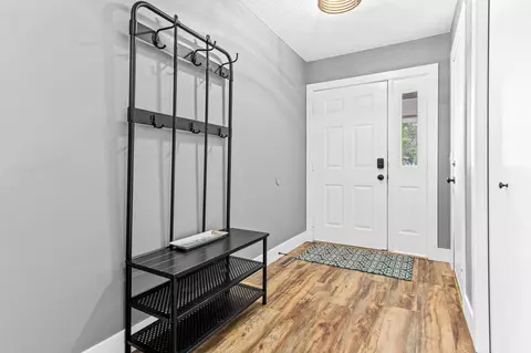 1884 Deer Hills Trl, Eagan, MN 55122 photo 2