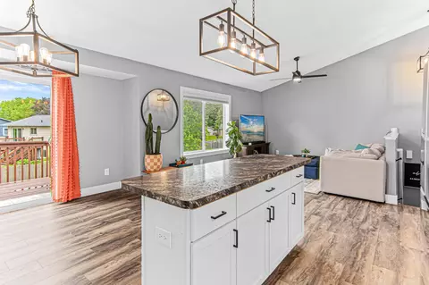 1884 Deer Hills Trl, Eagan, MN 55122 photo 11