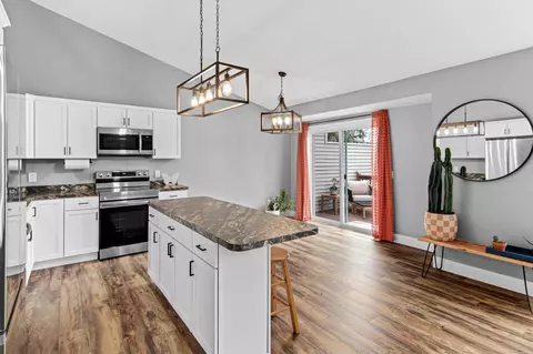 1884 Deer Hills Trl, Eagan, MN 55122 photo 14
