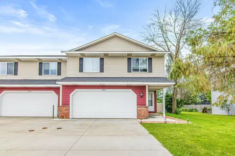 1884 Deer Hills Trl, Eagan, MN 55122