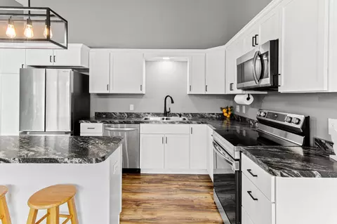 1884 Deer Hills Trl, Eagan, MN 55122 photo 8