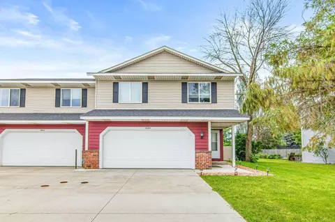 1884 Deer Hills Trl, Eagan, MN 55122
