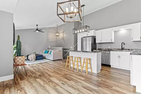 1884 Deer Hills Trl, Eagan, MN 55122 photo 13