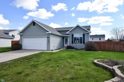 1725 Huntington Ct, West Fargo, ND 58078