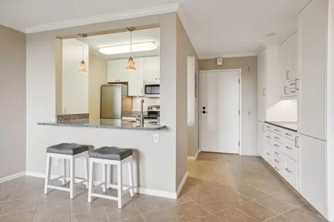 1181 Edgcumbe Rd #410, Saint Paul, MN 55105