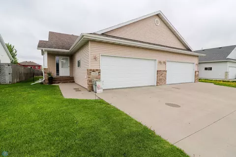 1123 37th Ave S, Moorhead, MN 56560