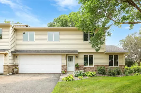 580 Oakhill Cir, Chaska, MN 55318
