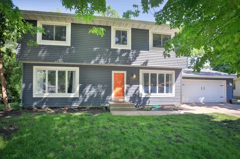12 Crestview Bay, Faribault, MN 55021