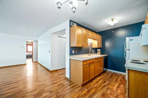 26 10th St W #1210, Saint Paul, MN 55102