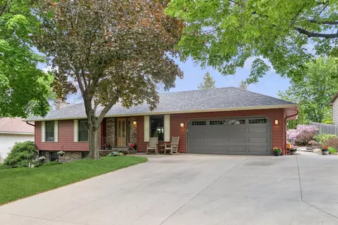 108 Knoll Cir E, Burnsville, MN 55337