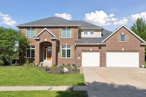 9429 Riley Lake Rd, Eden Prairie, MN 55347