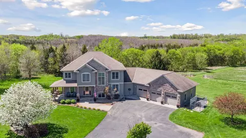 517 W Ridge Cir, River Falls, WI 54022