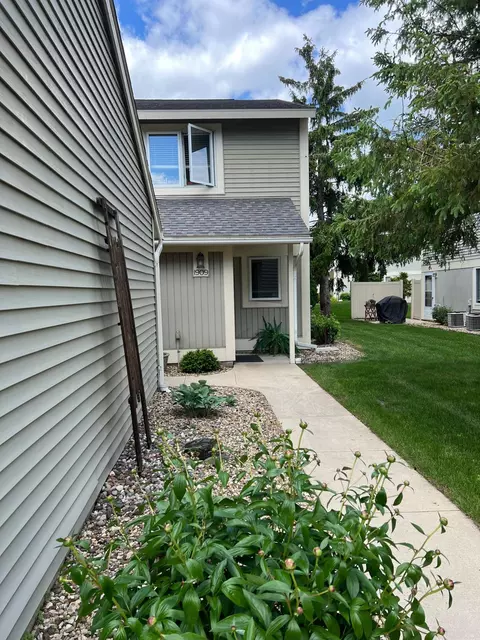 1909 Greenfield Ln SW, Rochester, MN 55902