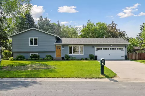 546 Kent Ct, Shoreview, MN 55126