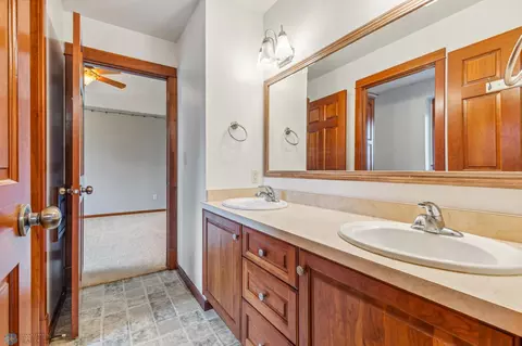 Bath - 6904 Maple Ln, Horace, ND 58047 photo 4 of 8