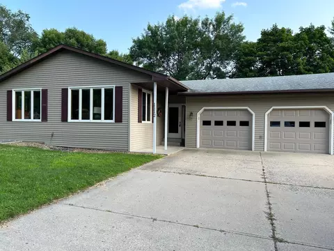 1112 Lewis Ave SW, Hutchinson, MN 55350