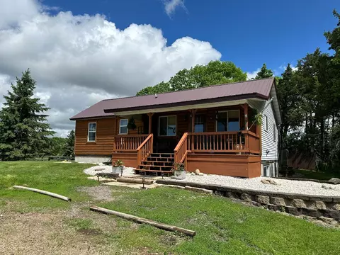 20468 115th St NE, New London, MN 56273