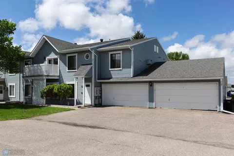 3225 15th Ave S #D, Fargo, ND 58103