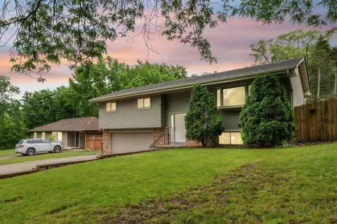 1501 Circle Dr, Burnsville, MN 55337