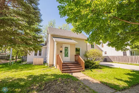 611 5th Ave S, Moorhead, MN 56560