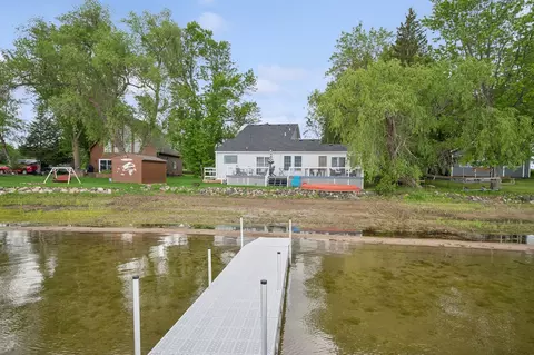 12000 Mentzer Trl, Lindstrom, MN 55045